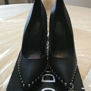 3/$9 Wild Diva Heels👠👠